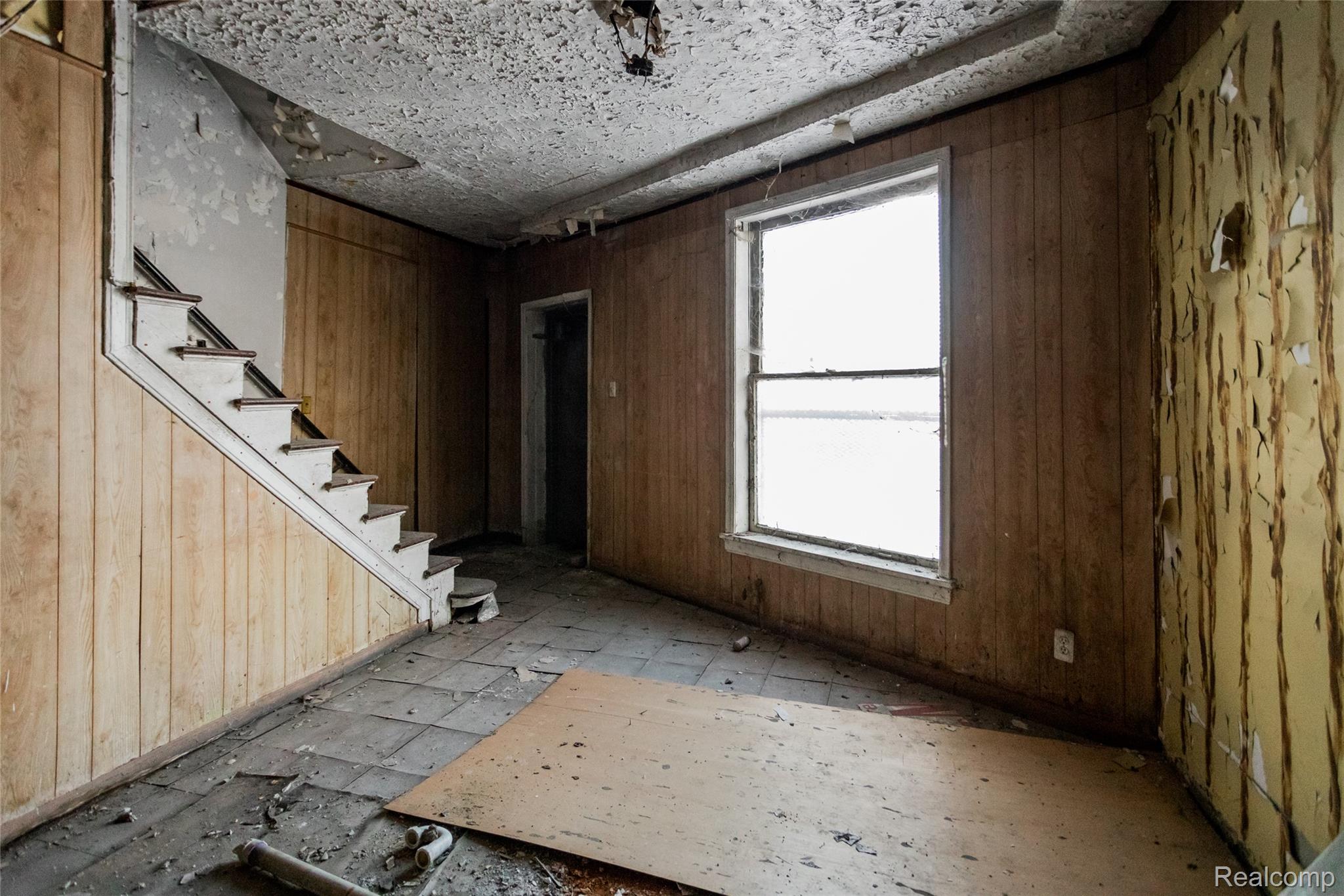 11751 Grand River Avenue