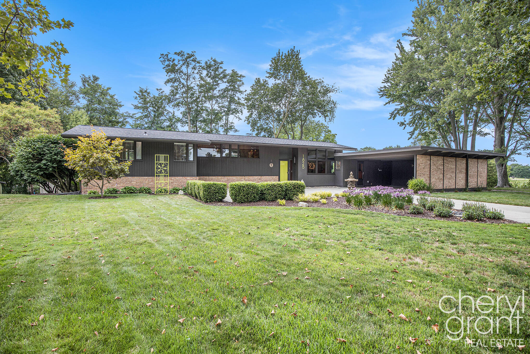 1825 Meadowfield Drive NE