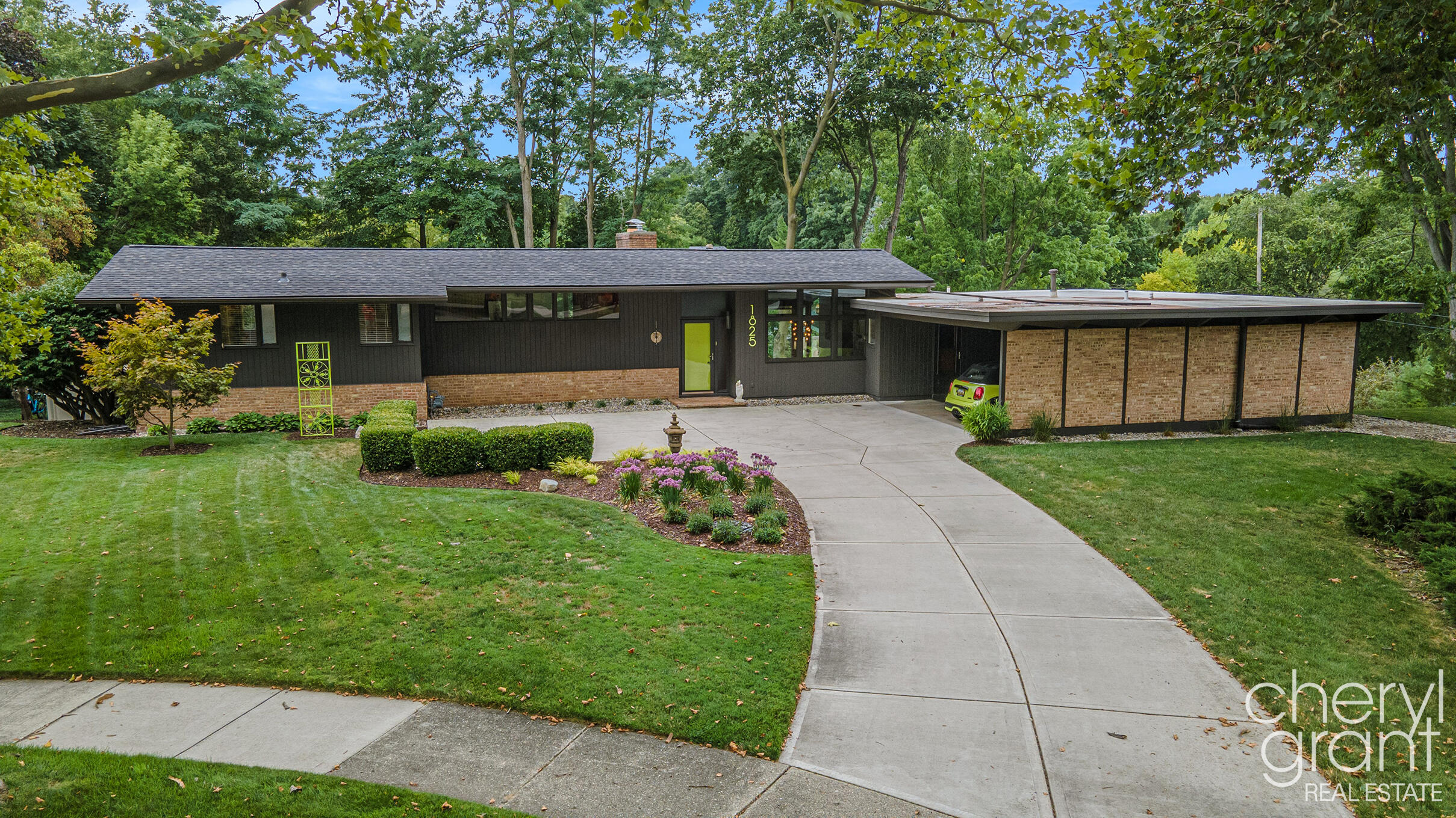 1825 Meadowfield Drive NE