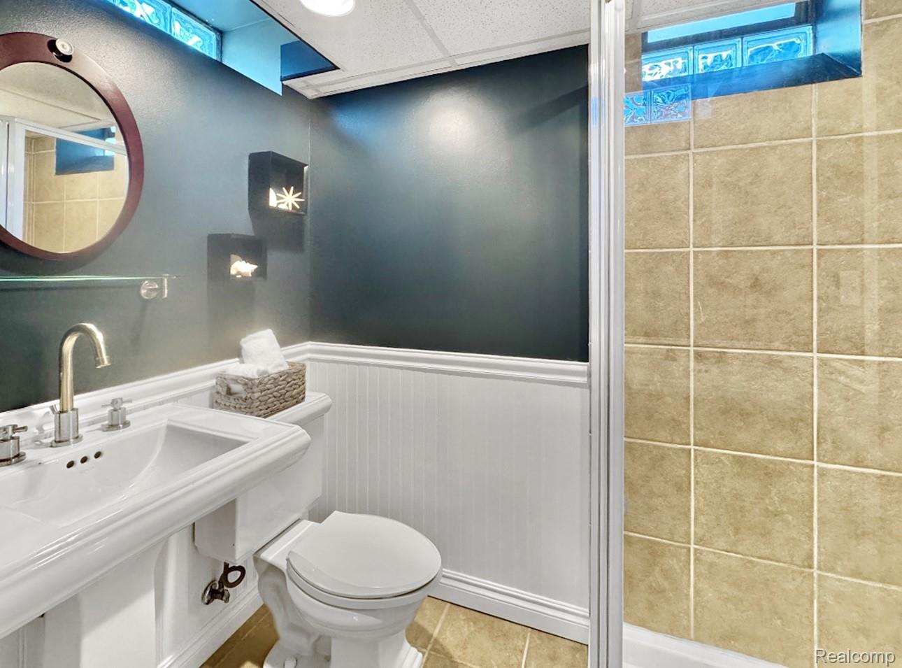 Dearborn City, Michigan 48124, United States, 3 Bedrooms Bedrooms, ,4 BathroomsBathrooms,Residential,Pending,182720