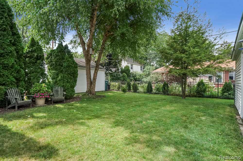 Dearborn City, Michigan 48124, United States, 3 Bedrooms Bedrooms, ,4 BathroomsBathrooms,Residential,Pending,182720