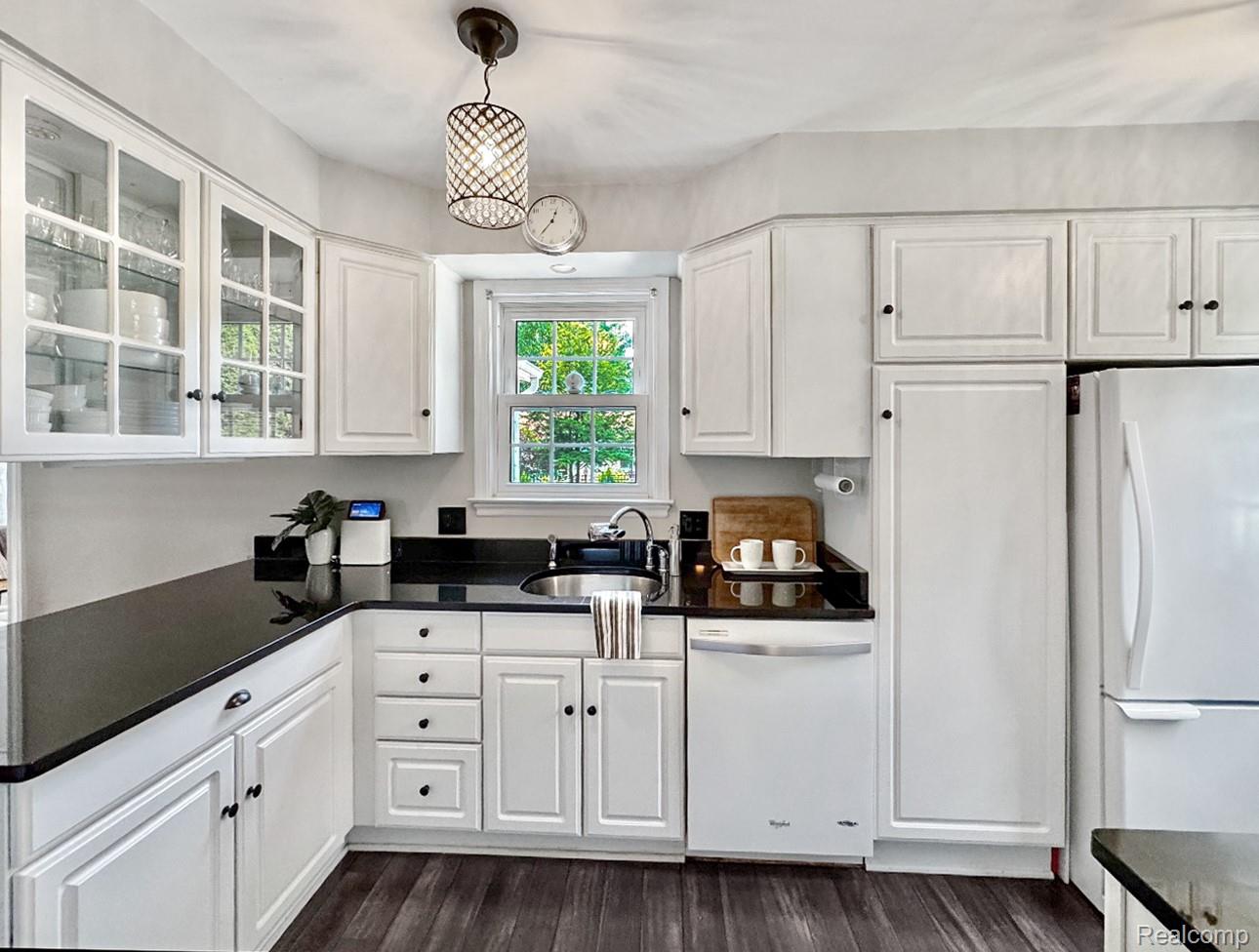 Dearborn City, Michigan 48124, United States, 3 Bedrooms Bedrooms, ,4 BathroomsBathrooms,Residential,Pending,182720