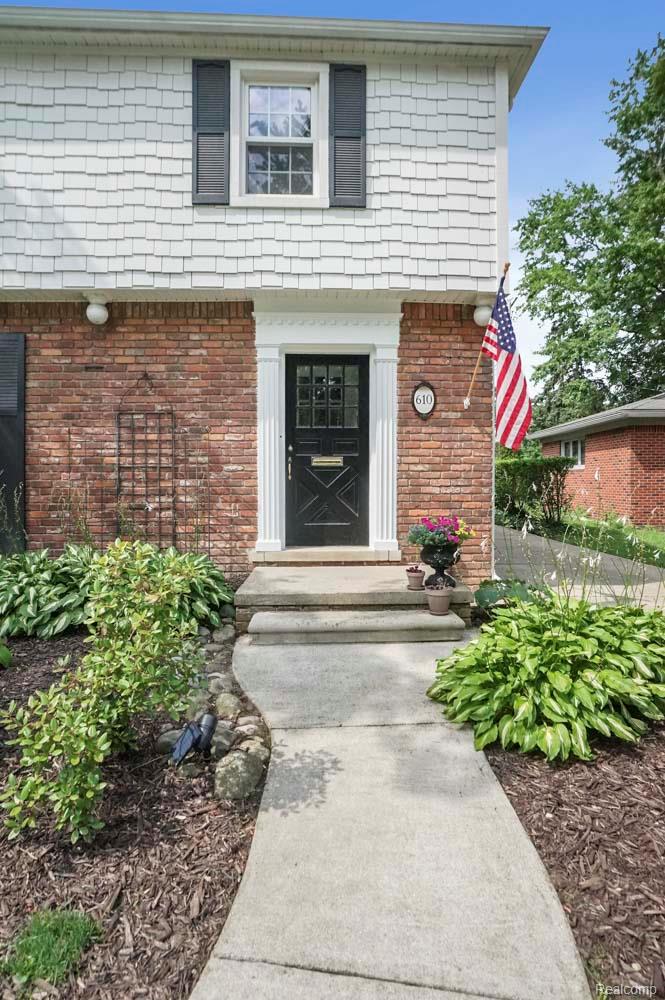 Dearborn City, Michigan 48124, United States, 3 Bedrooms Bedrooms, ,4 BathroomsBathrooms,Residential,Pending,182720