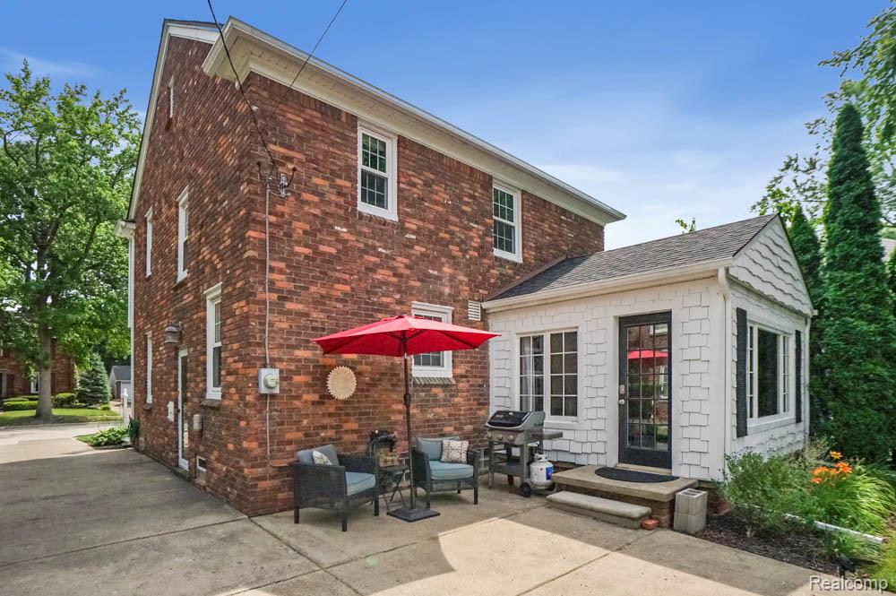 Dearborn City, Michigan 48124, United States, 3 Bedrooms Bedrooms, ,4 BathroomsBathrooms,Residential,Pending,182720