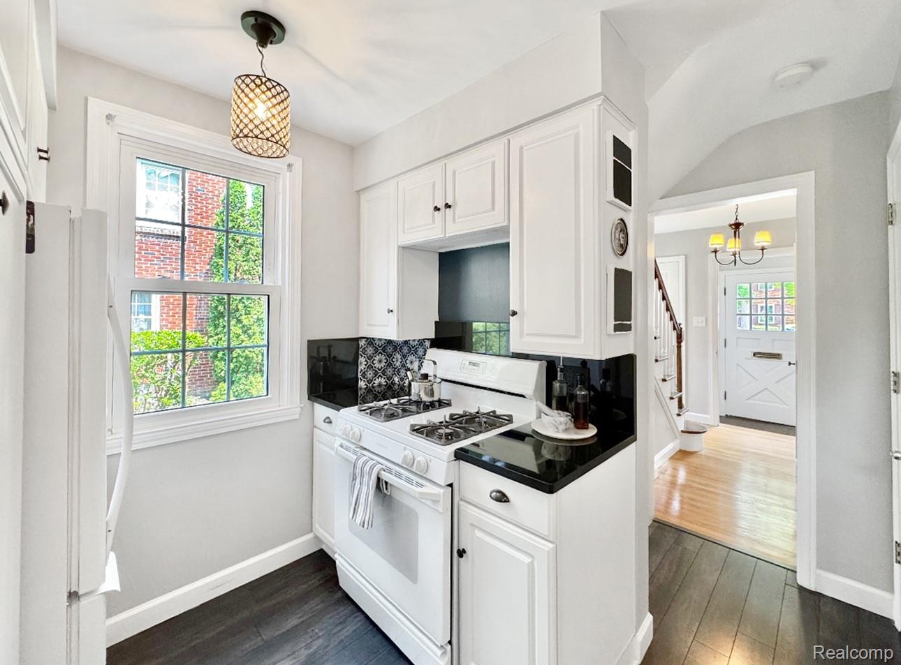 Dearborn City, Michigan 48124, United States, 3 Bedrooms Bedrooms, ,4 BathroomsBathrooms,Residential,Pending,182720