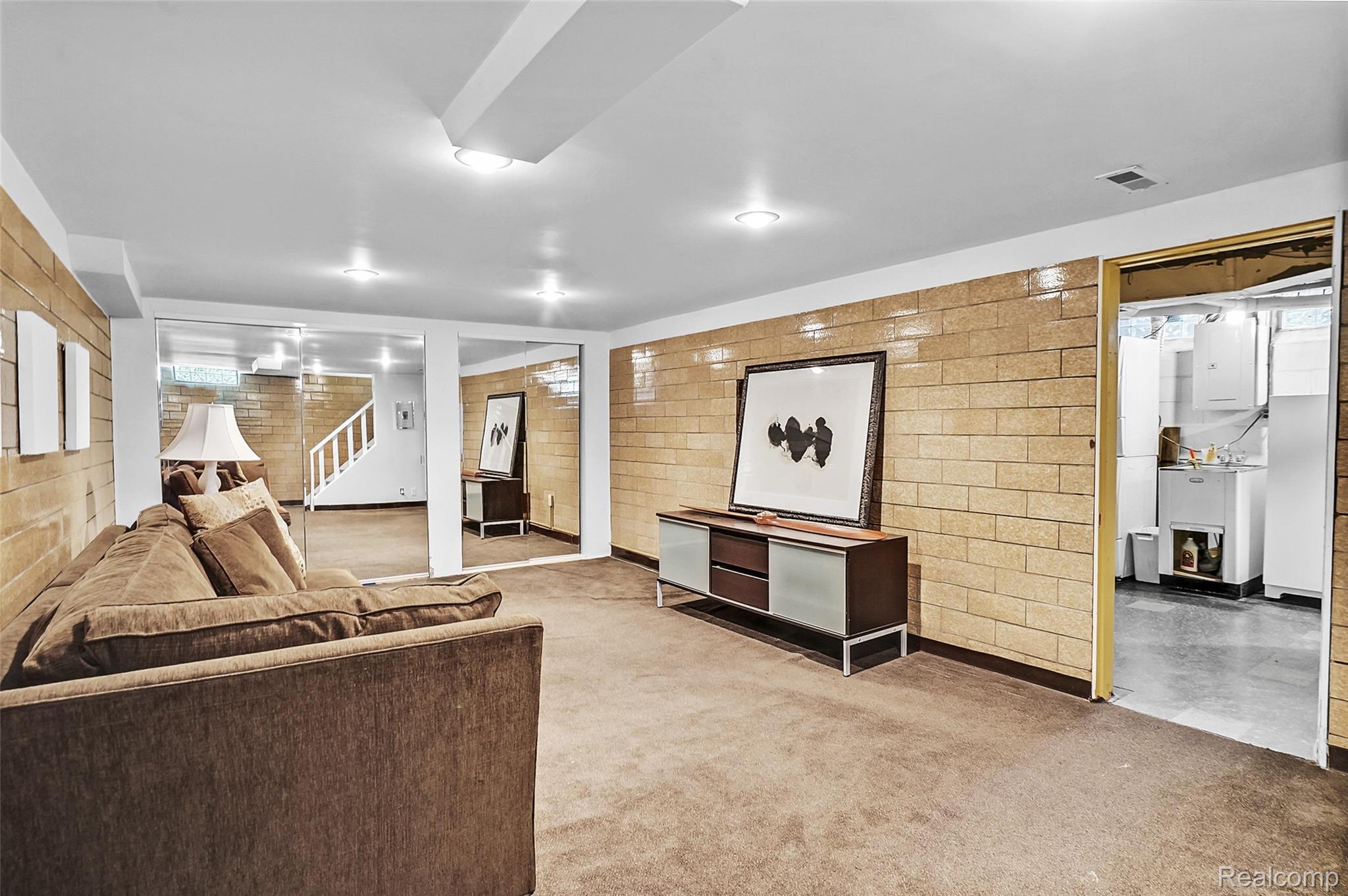 Dearborn City, Michigan 48124, United States, 3 Bedrooms Bedrooms, ,4 BathroomsBathrooms,Residential,Pending,182720