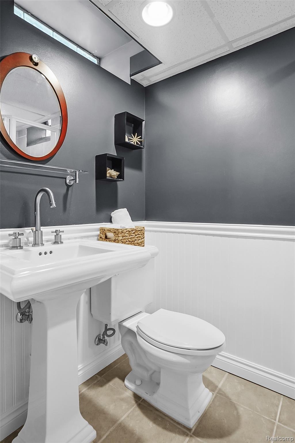 Dearborn City, Michigan 48124, United States, 3 Bedrooms Bedrooms, ,4 BathroomsBathrooms,Residential,Pending,182720