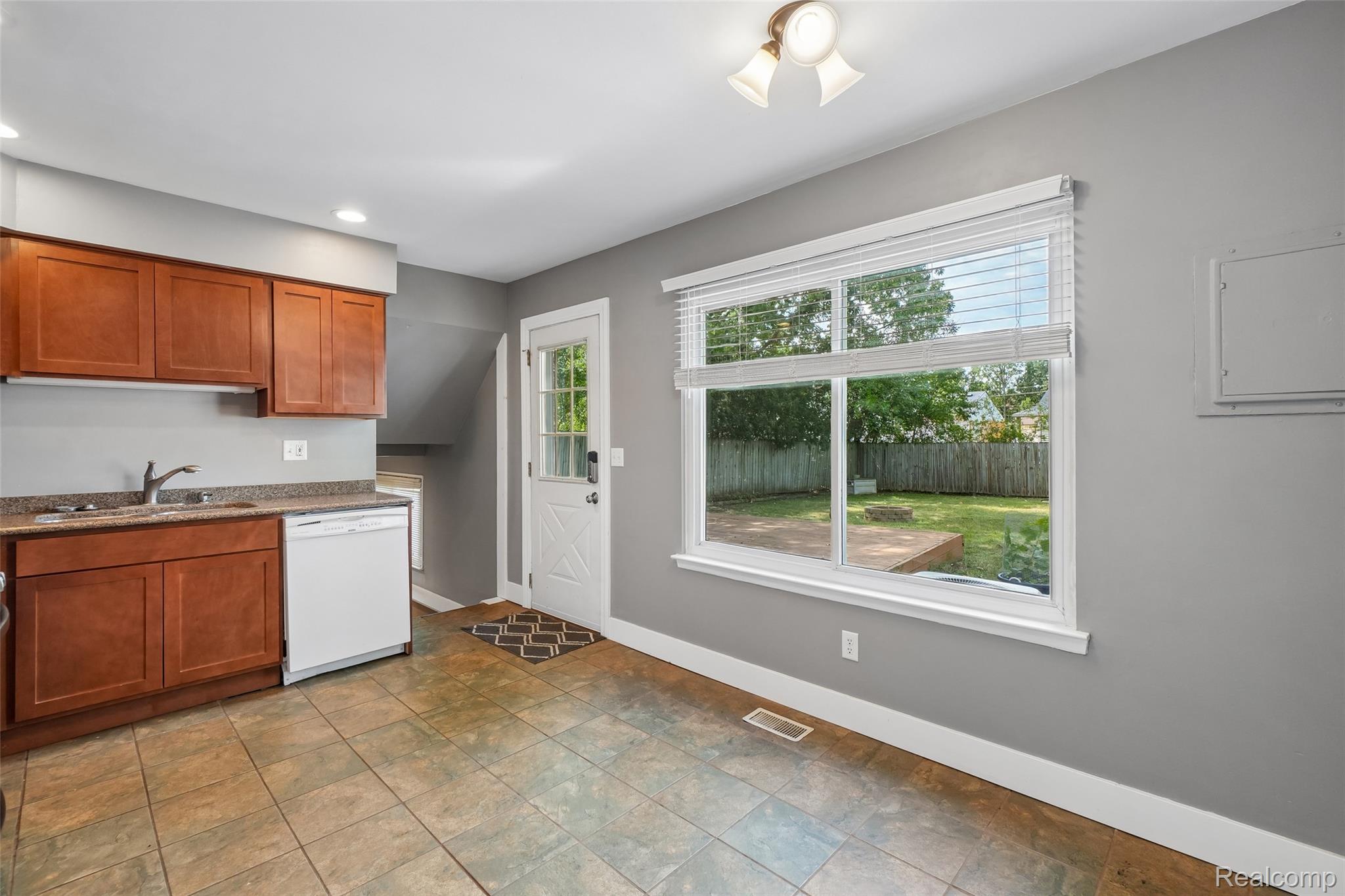 5752 Sunset Trail