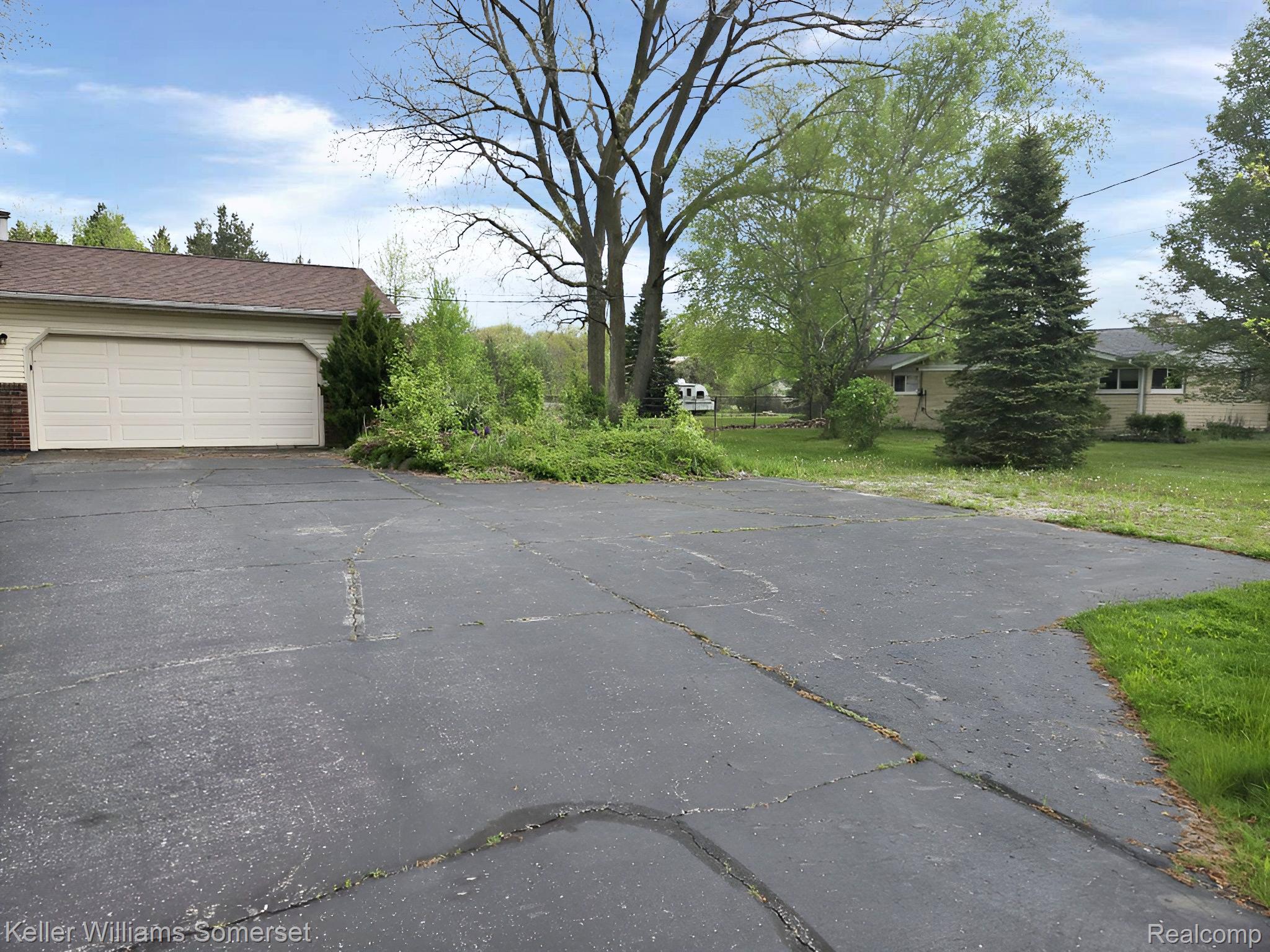 2310 Fred W Moore Highway