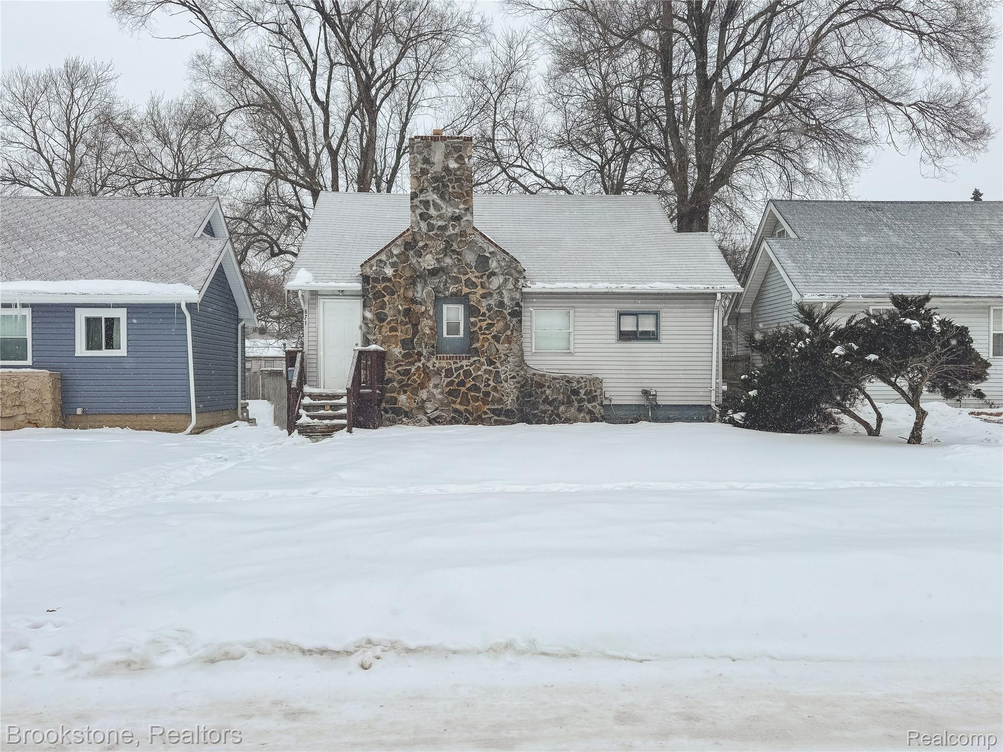 671 E Mansfield Avenue