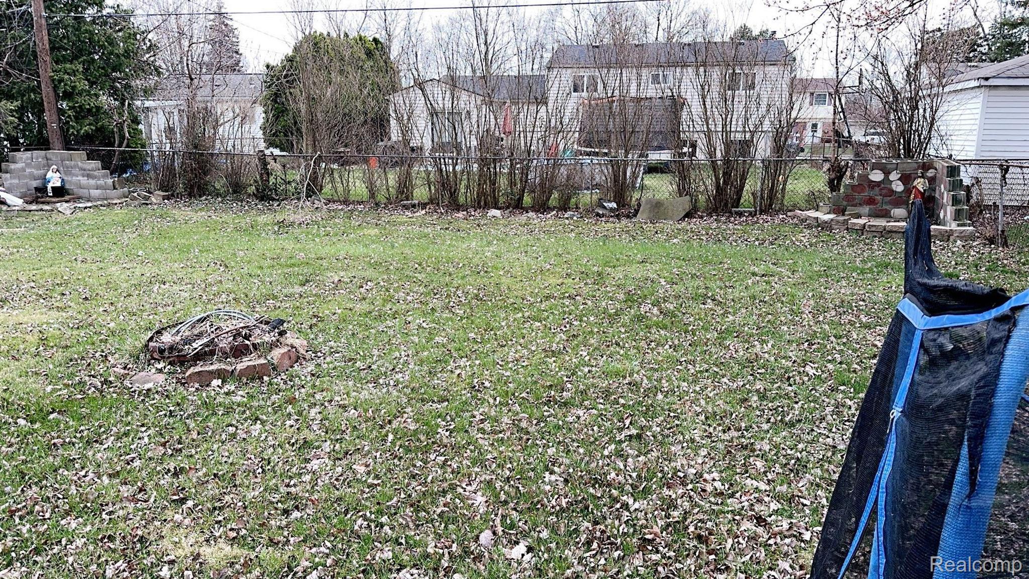 8452 DONCASTER Drive