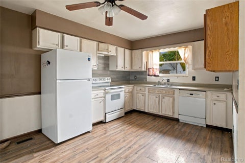 Tiny photo for 2314 Kentucky Avenue, Flint City, MI 48506 (MLS # 20261082421)