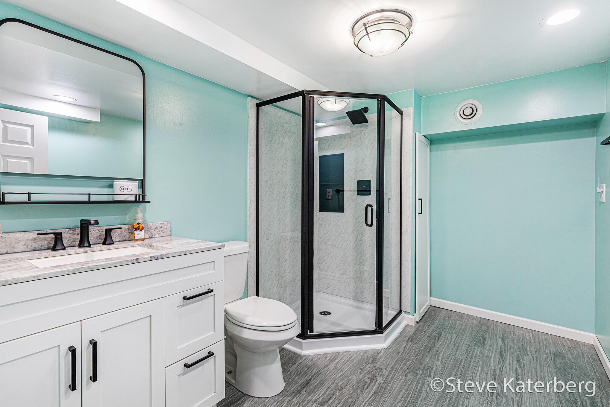 Wyoming City, Michigan 49519, United States, 4 Bedrooms Bedrooms, ,2 BathroomsBathrooms,Residential,Pending,202400