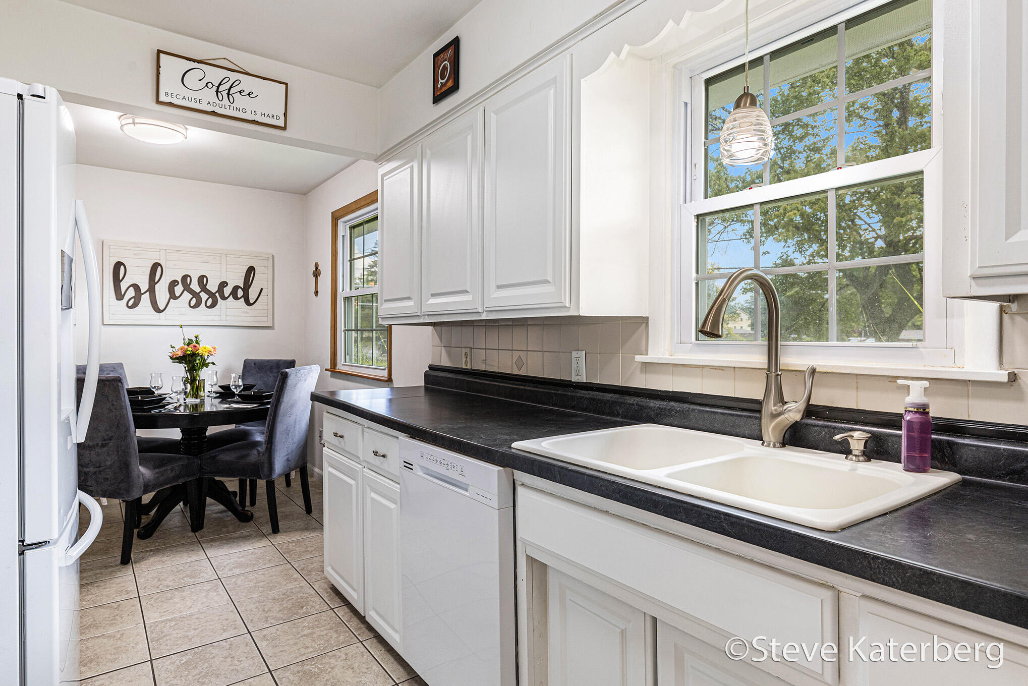 Wyoming City, Michigan 49519, United States, 4 Bedrooms Bedrooms, ,2 BathroomsBathrooms,Residential,Pending,202400