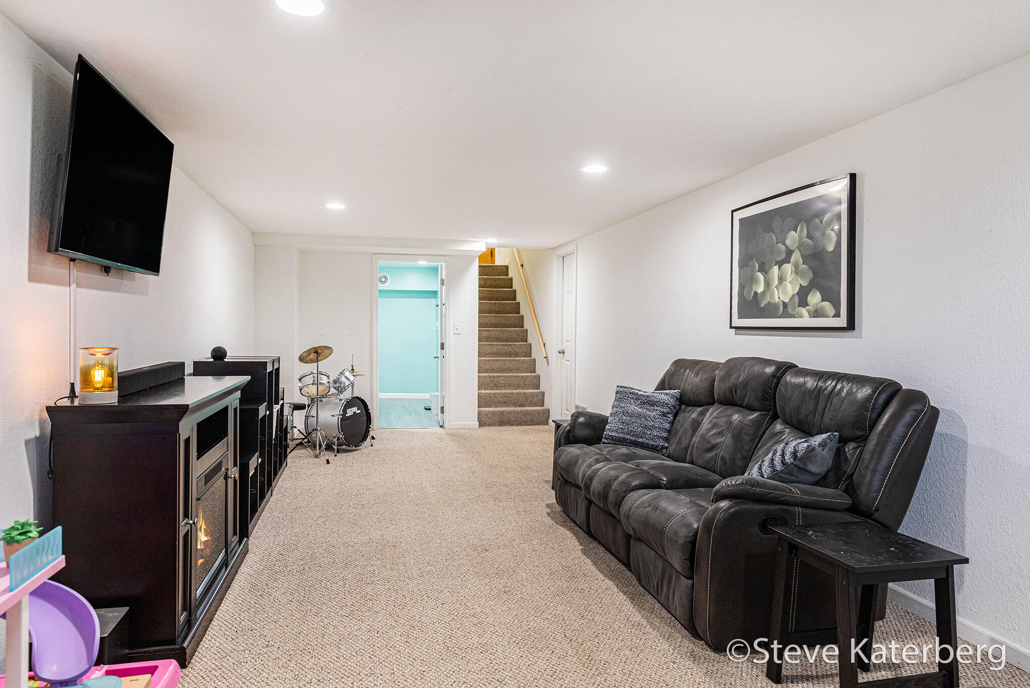 Wyoming City, Michigan 49519, United States, 4 Bedrooms Bedrooms, ,2 BathroomsBathrooms,Residential,Pending,202400