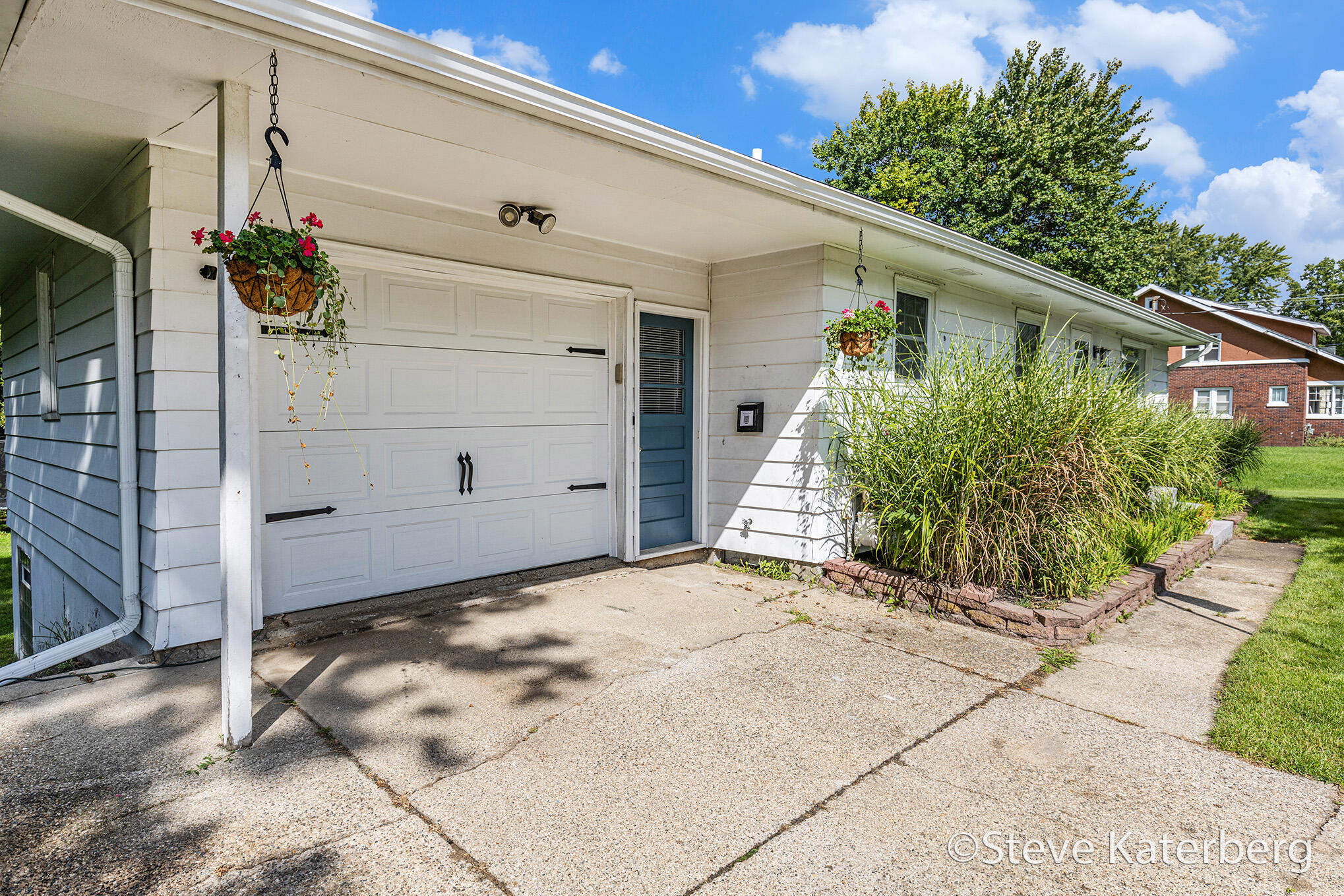 Wyoming City, Michigan 49519, United States, 4 Bedrooms Bedrooms, ,2 BathroomsBathrooms,Residential,Pending,202400