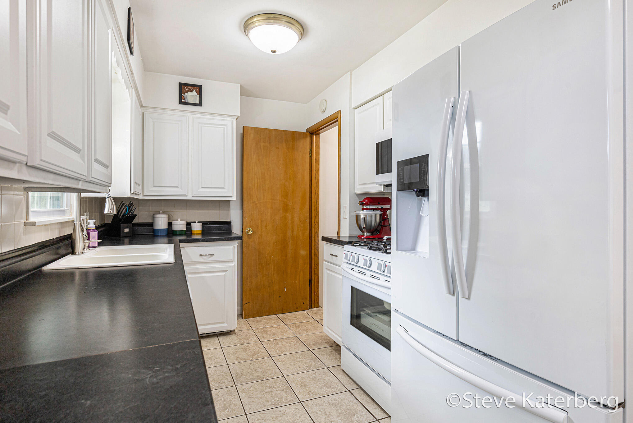 Wyoming City, Michigan 49519, United States, 4 Bedrooms Bedrooms, ,2 BathroomsBathrooms,Residential,Pending,202400