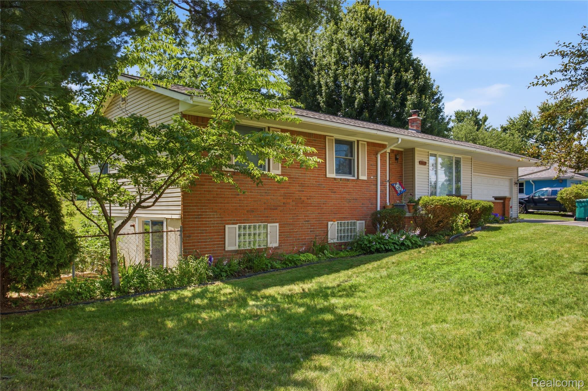 1517 W Oakley Park Road
