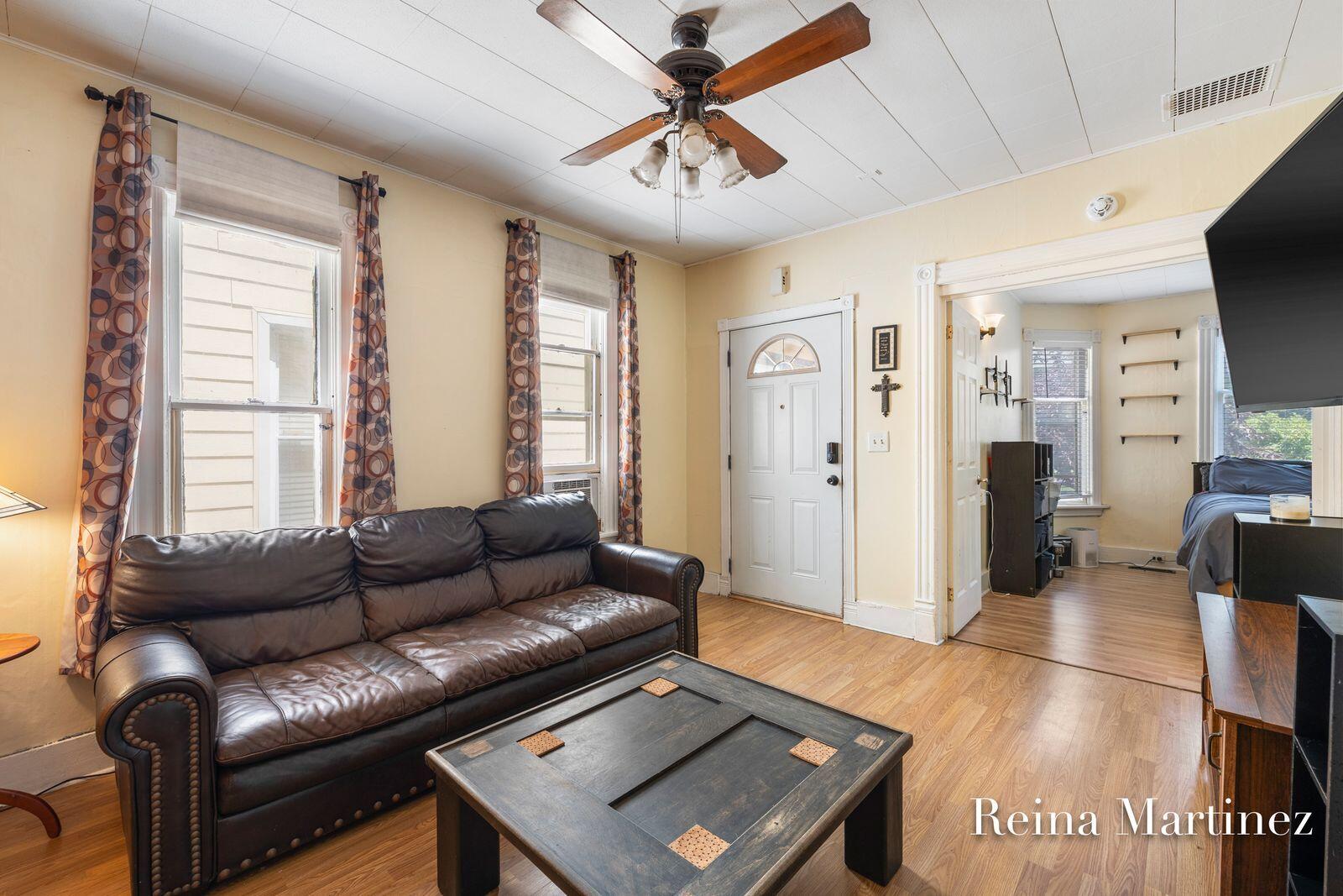 943 PROSPECT AVE Avenue NE