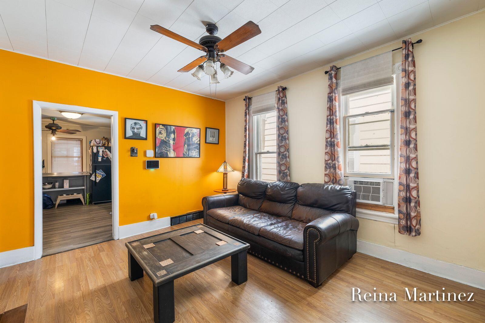 943 PROSPECT AVE Avenue NE