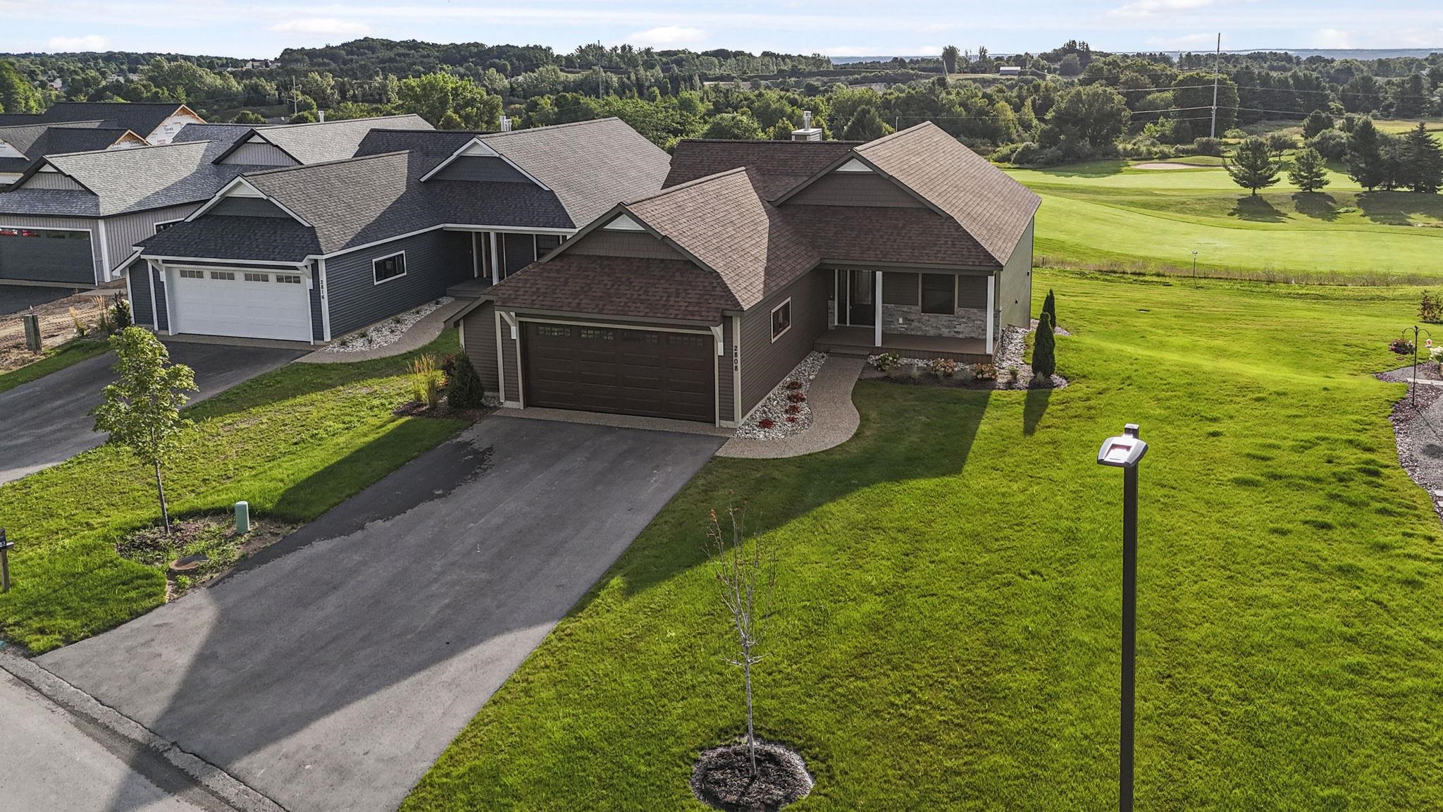 2808 W Crown Drive