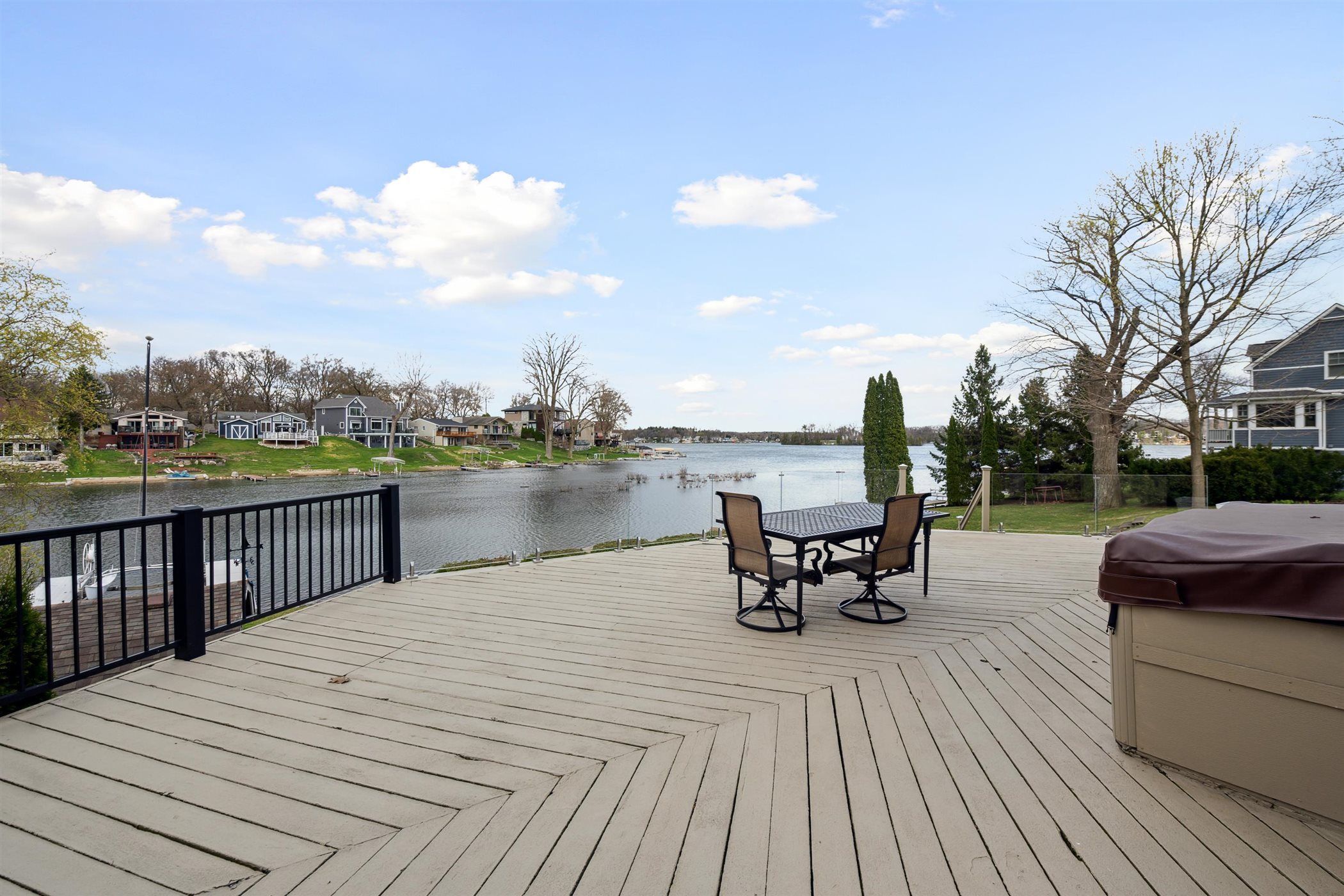 3562 LAKEVIEW Drive
