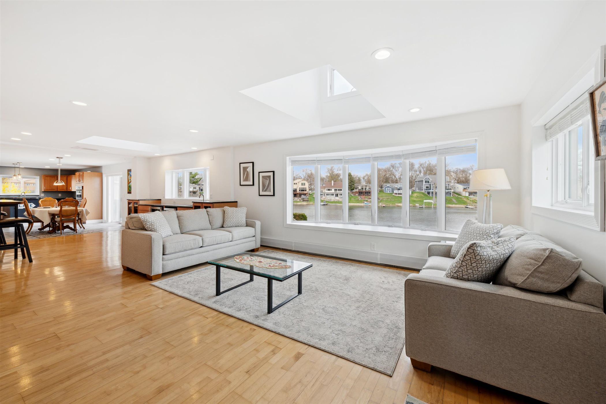 3562 LAKEVIEW Drive