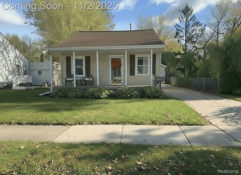 3932 Ellwood Avenue Berkley City MI 48072