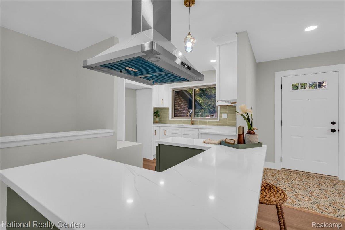 27407 Buckingham Street