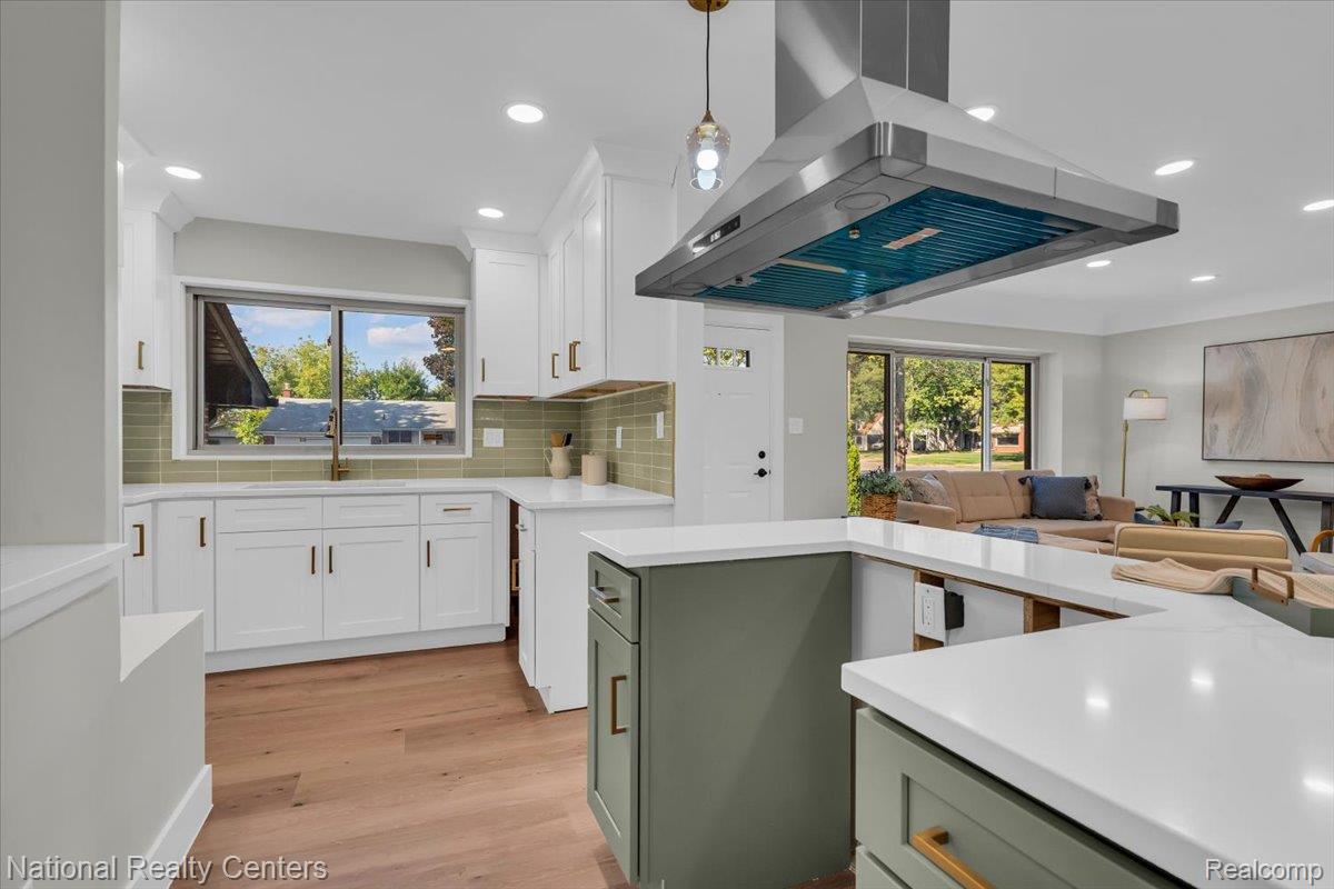 27407 Buckingham Street