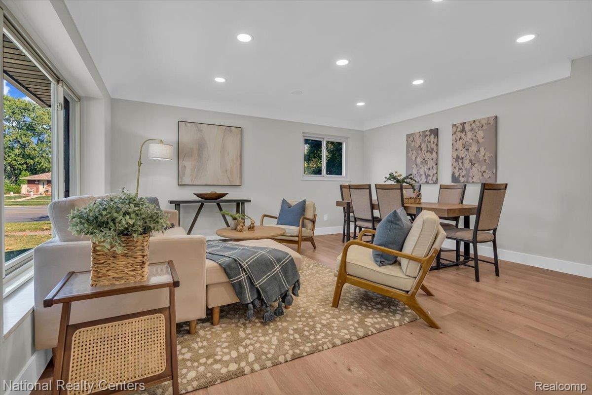 27407 Buckingham Street