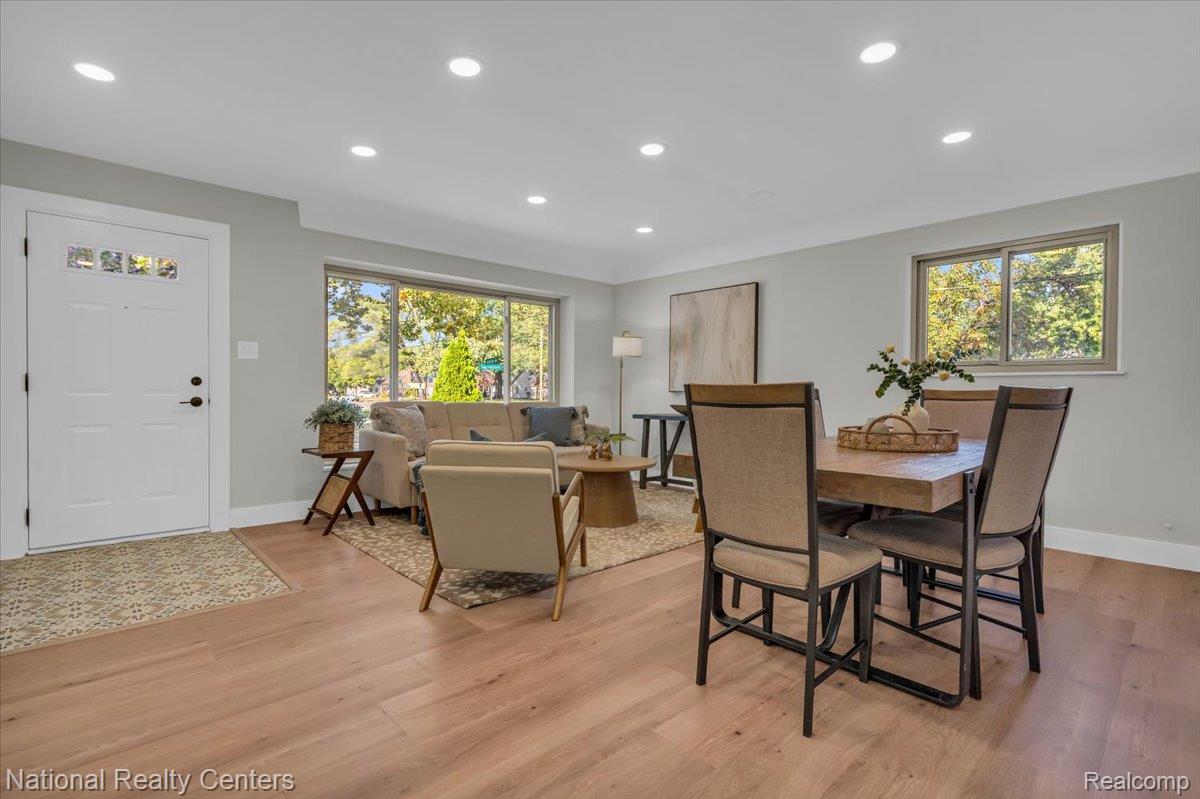 27407 Buckingham Street