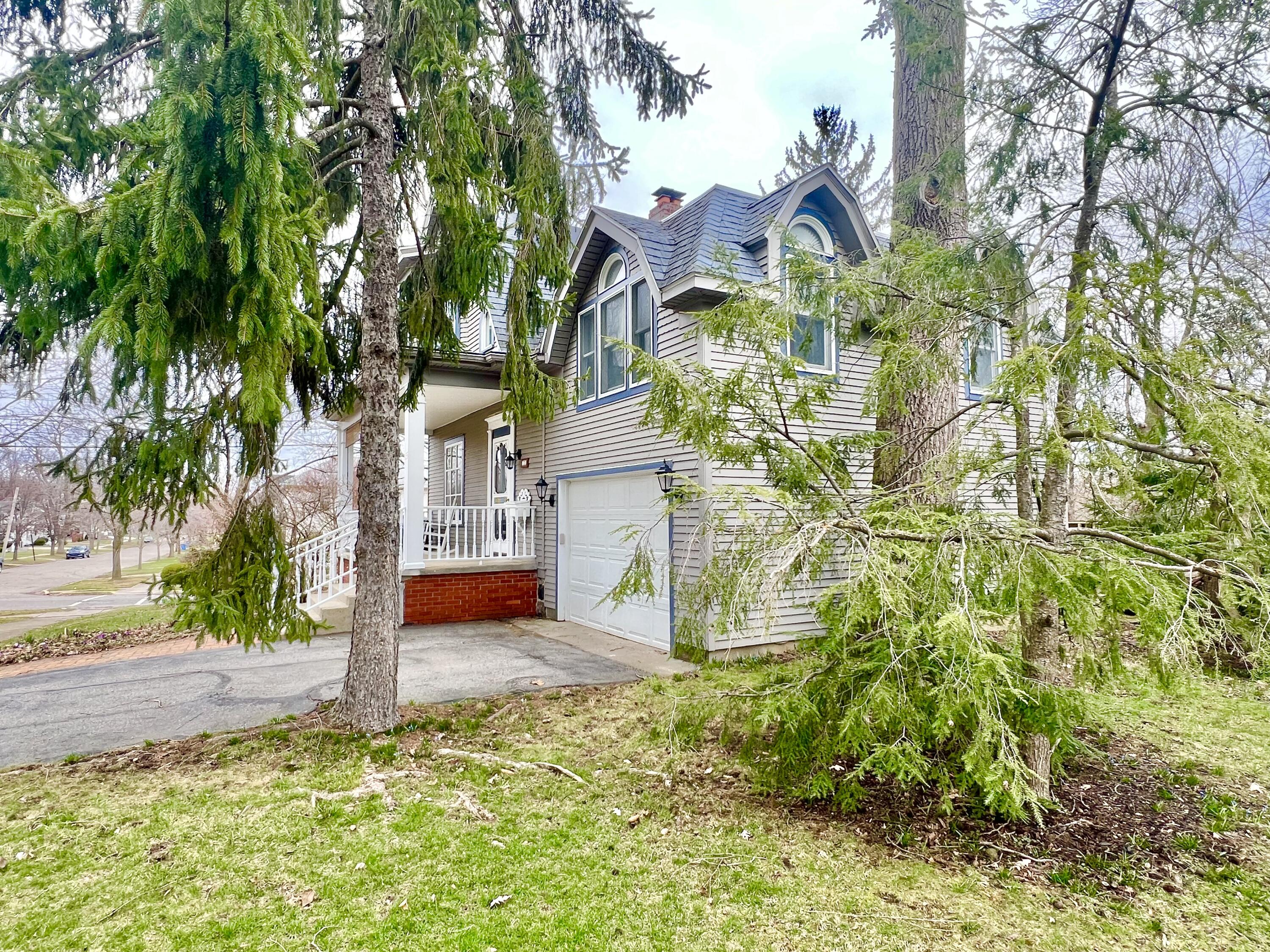 135 Budlong Street