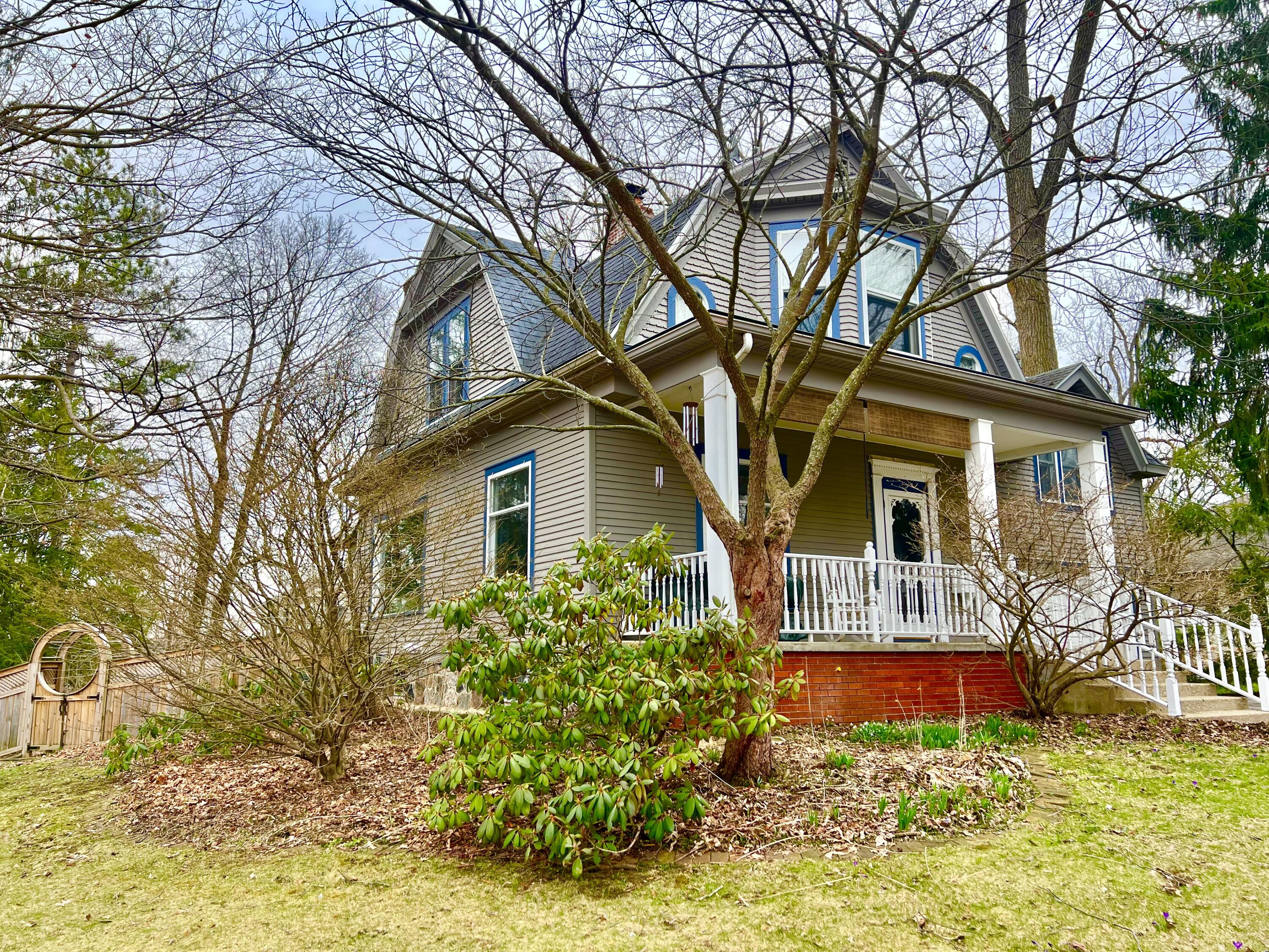 135 Budlong Street