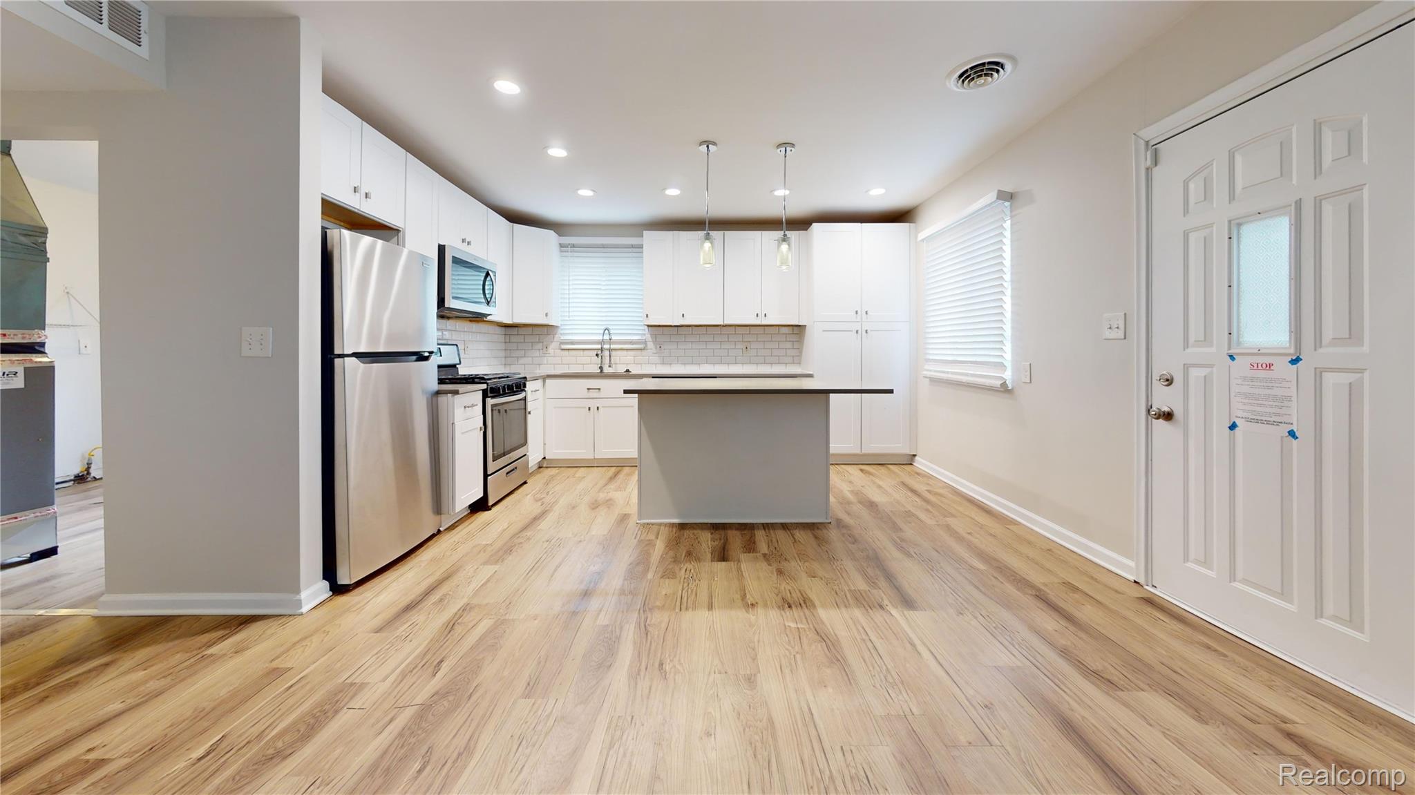 87 W Barrett Avenue