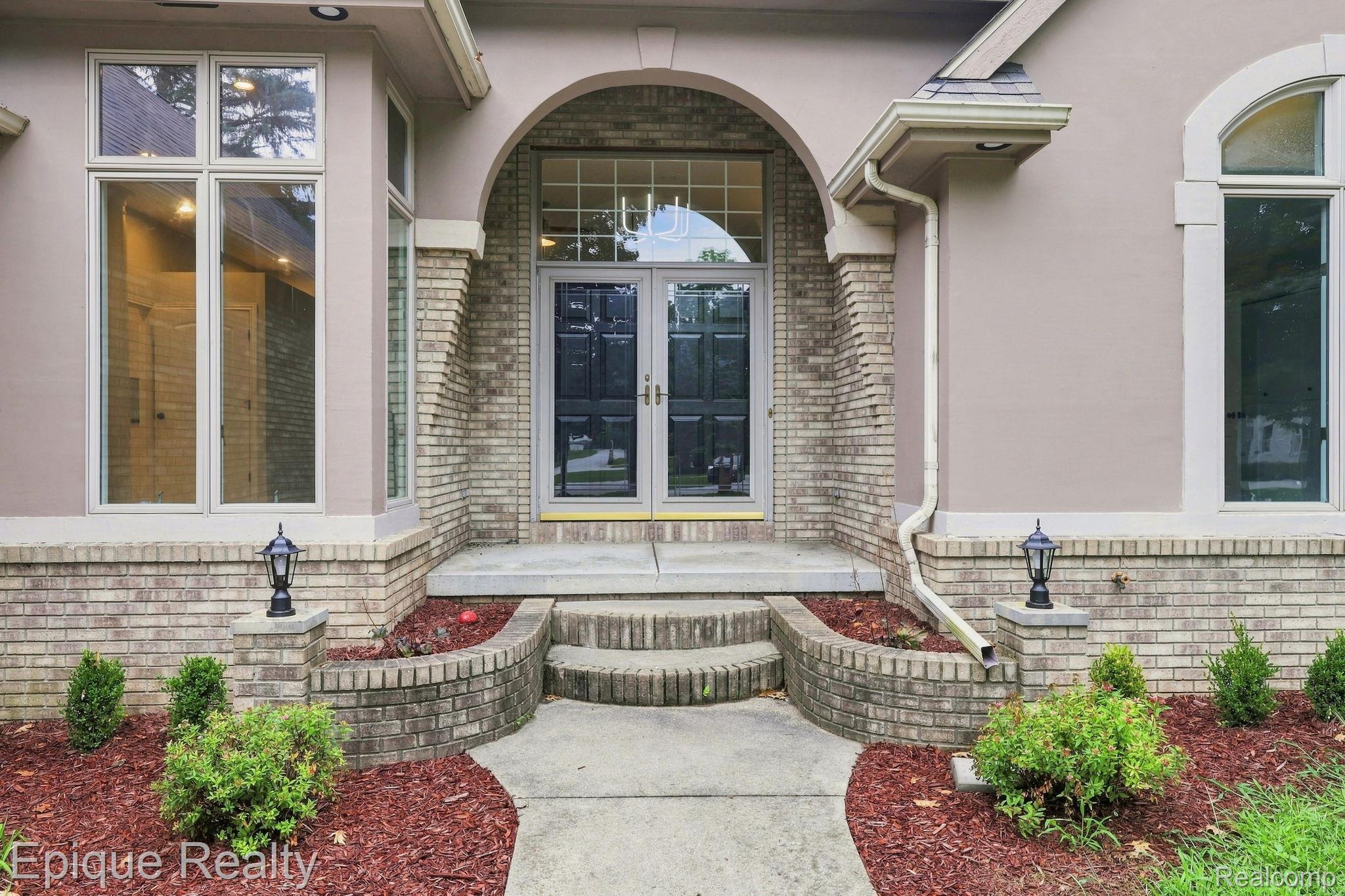 3040 Oak Moss Court