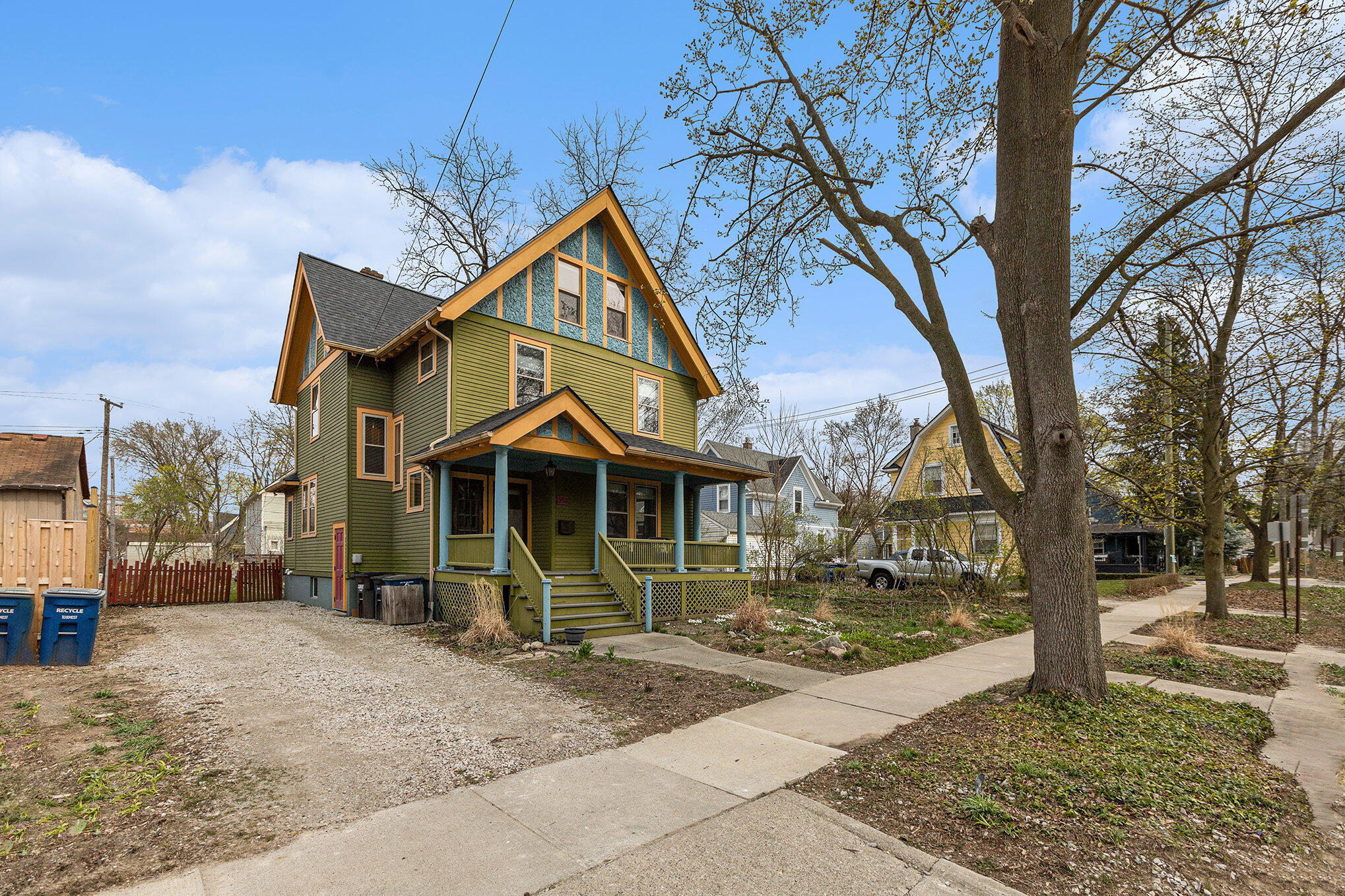 553 S 1st Street