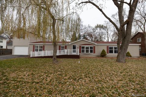 9198 Ashdown Avenue White Lake Charter Township MI 48386