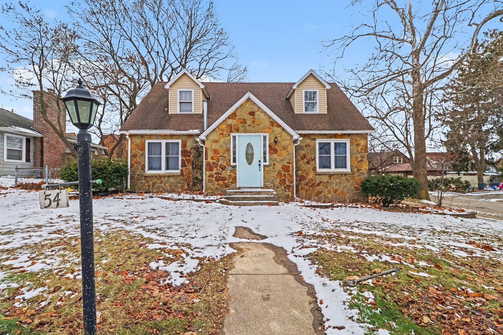 54 E Emmett Street E