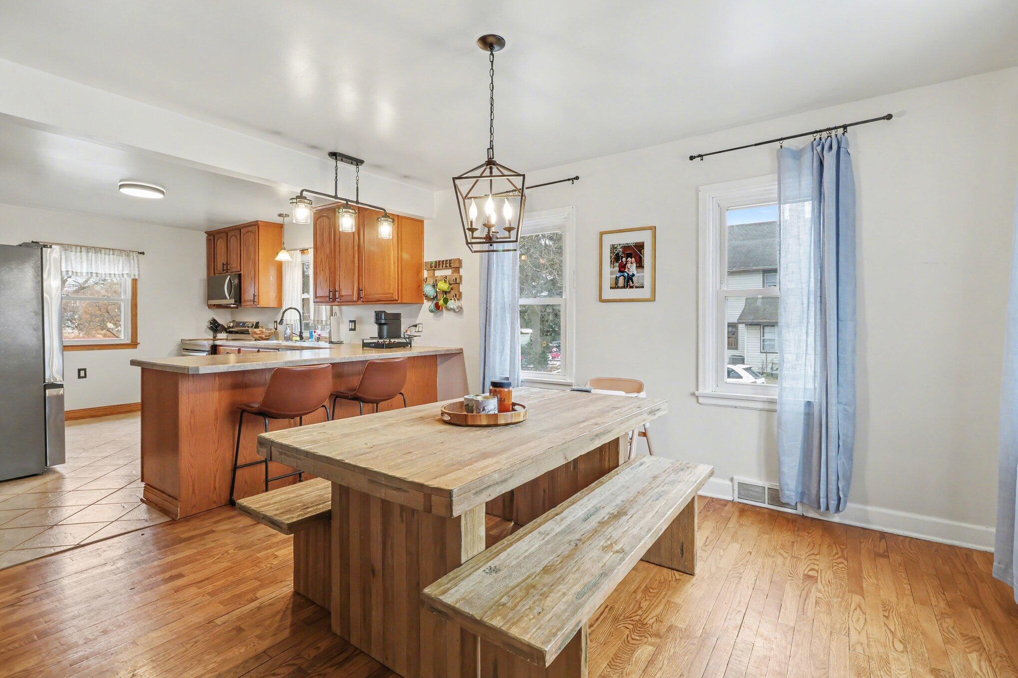 54 E Emmett Street E