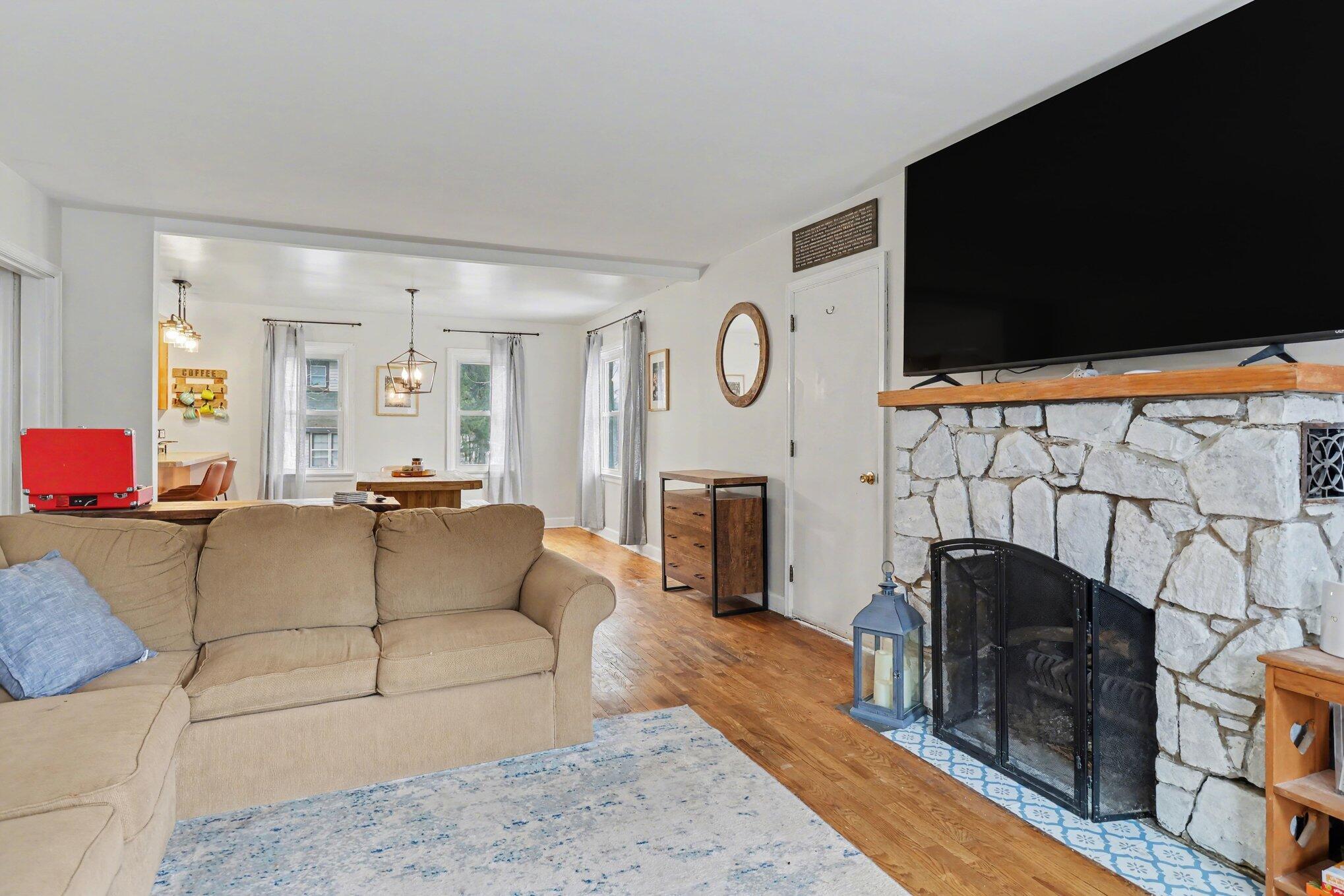 54 E Emmett Street E