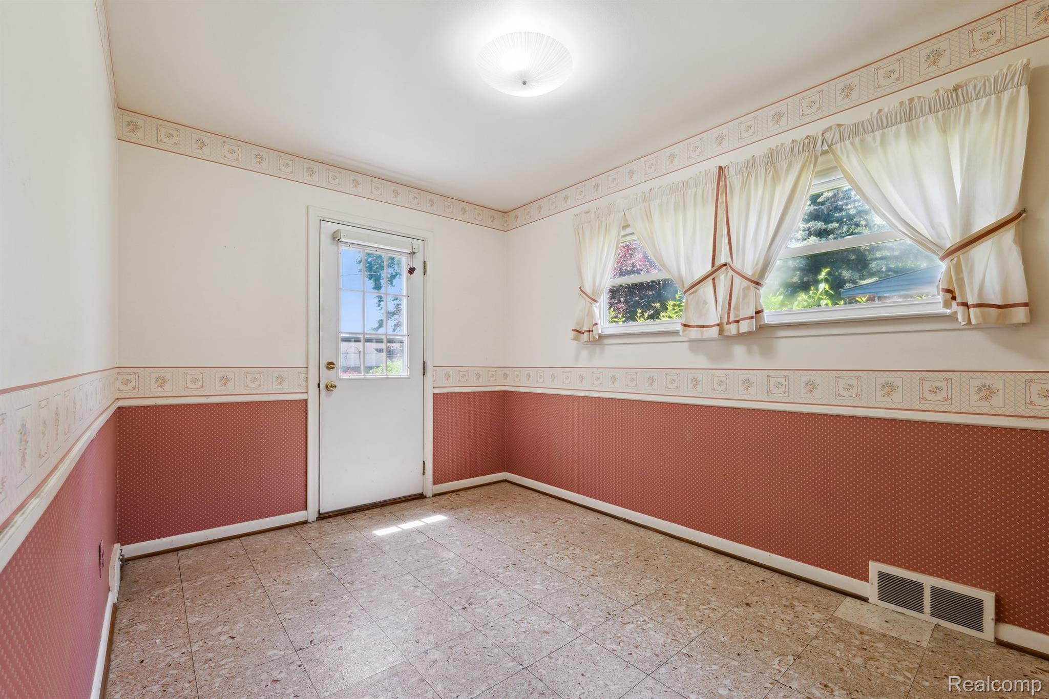 Clawson City, Michigan 48017, United States, 3 Bedrooms Bedrooms, ,1 BathroomBathrooms,Residential,Active,178656