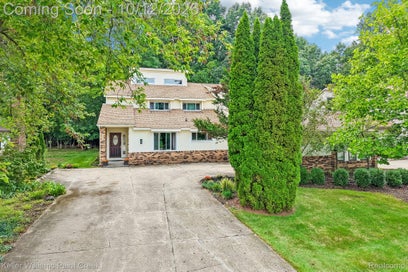 5832 Naneva Court West Bloomfield Charter Township MI 48322