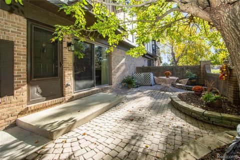 224 Country Club Drive 9 St Clair Shores City MI 48082