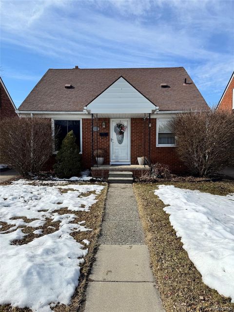 27277 Leroy Street Roseville City MI 48066