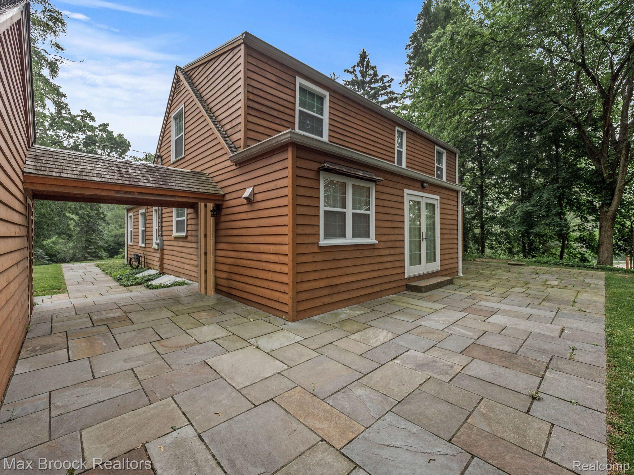 27180 WELLINGTON Road