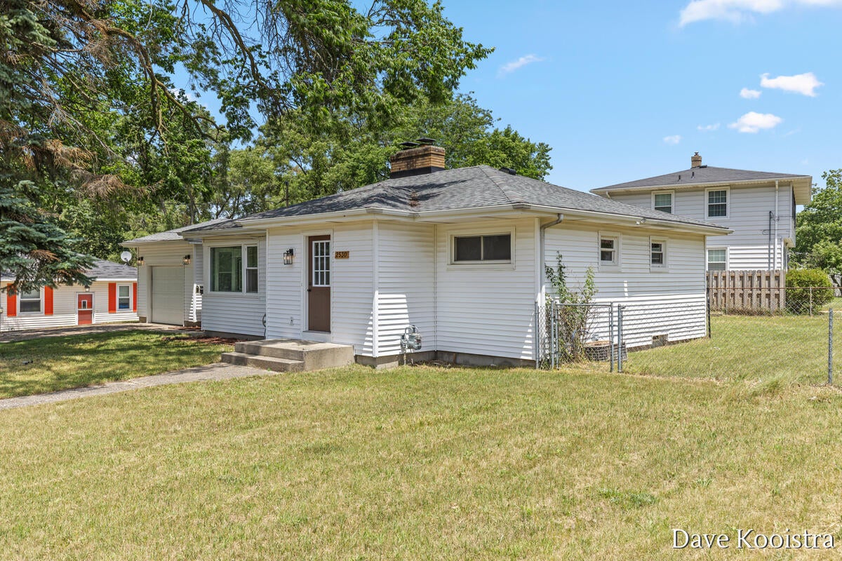2530 De Hoop Avenue SW