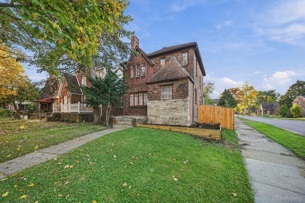 14257 MANSFIELD ST, DETROIT, MI 48227 - Image 2ee5c195b92fbfd8ca185f4e5fff3237/186622556