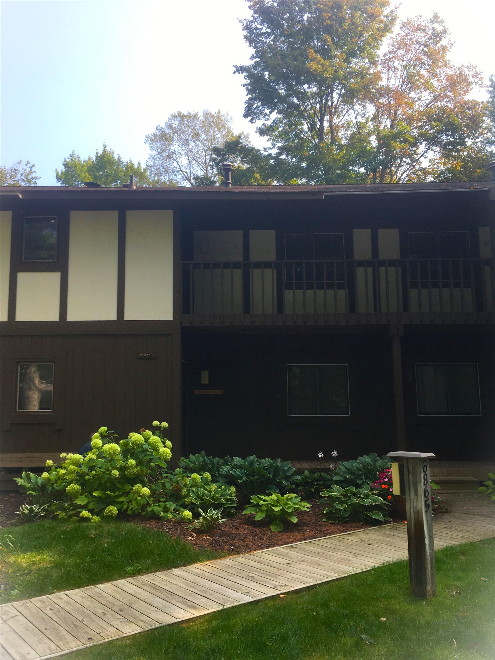 6865 Pinebrook Drive