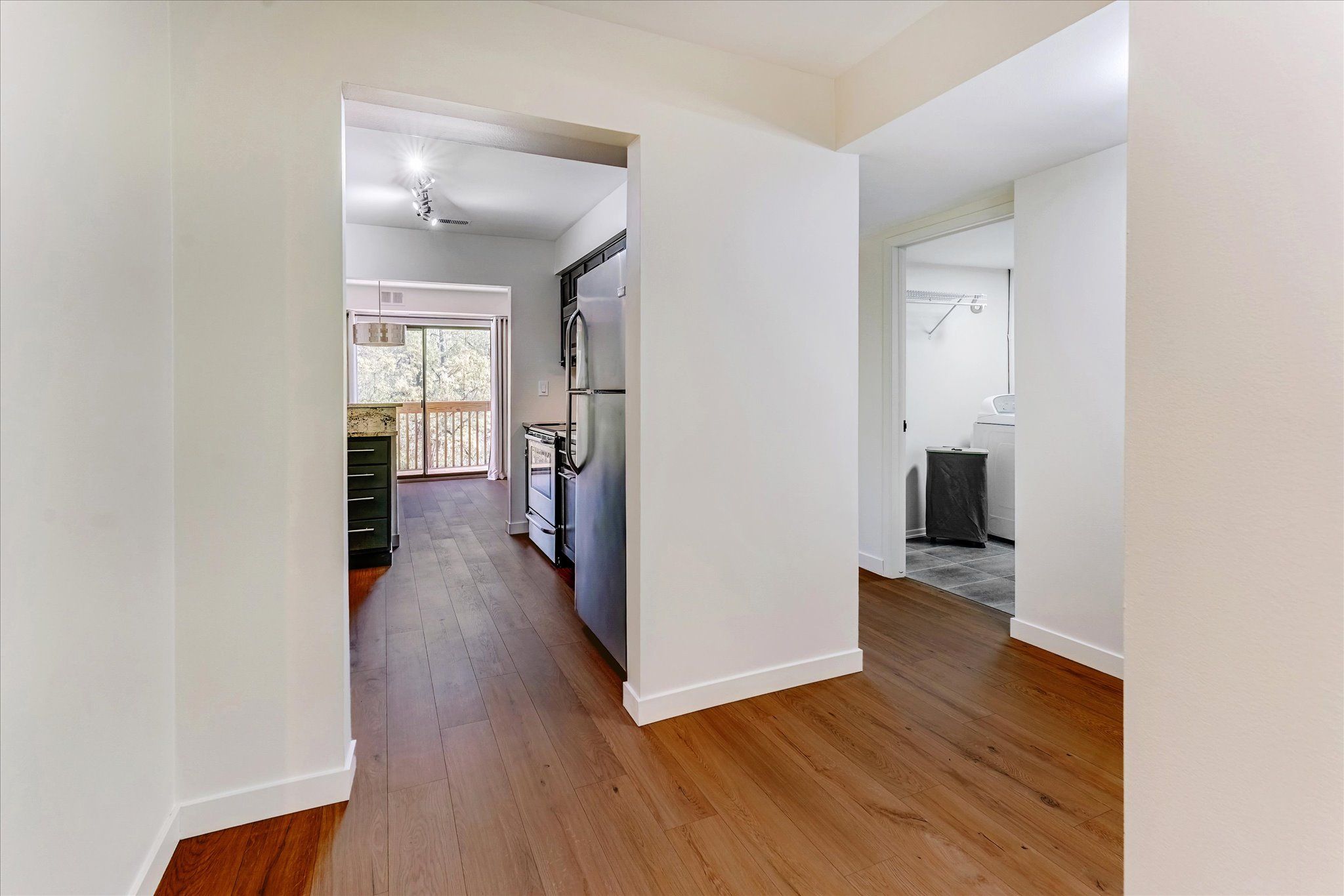 1687 RIVERSIDE Drive 18